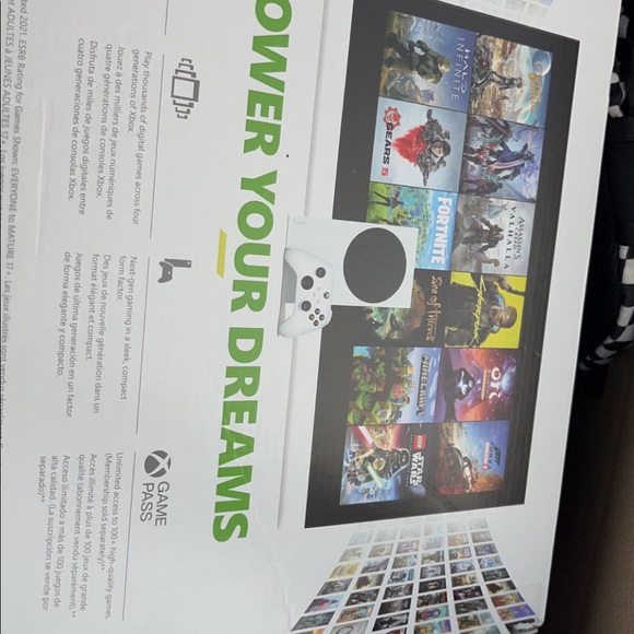 Xbox Series S - Picture 2 of 2